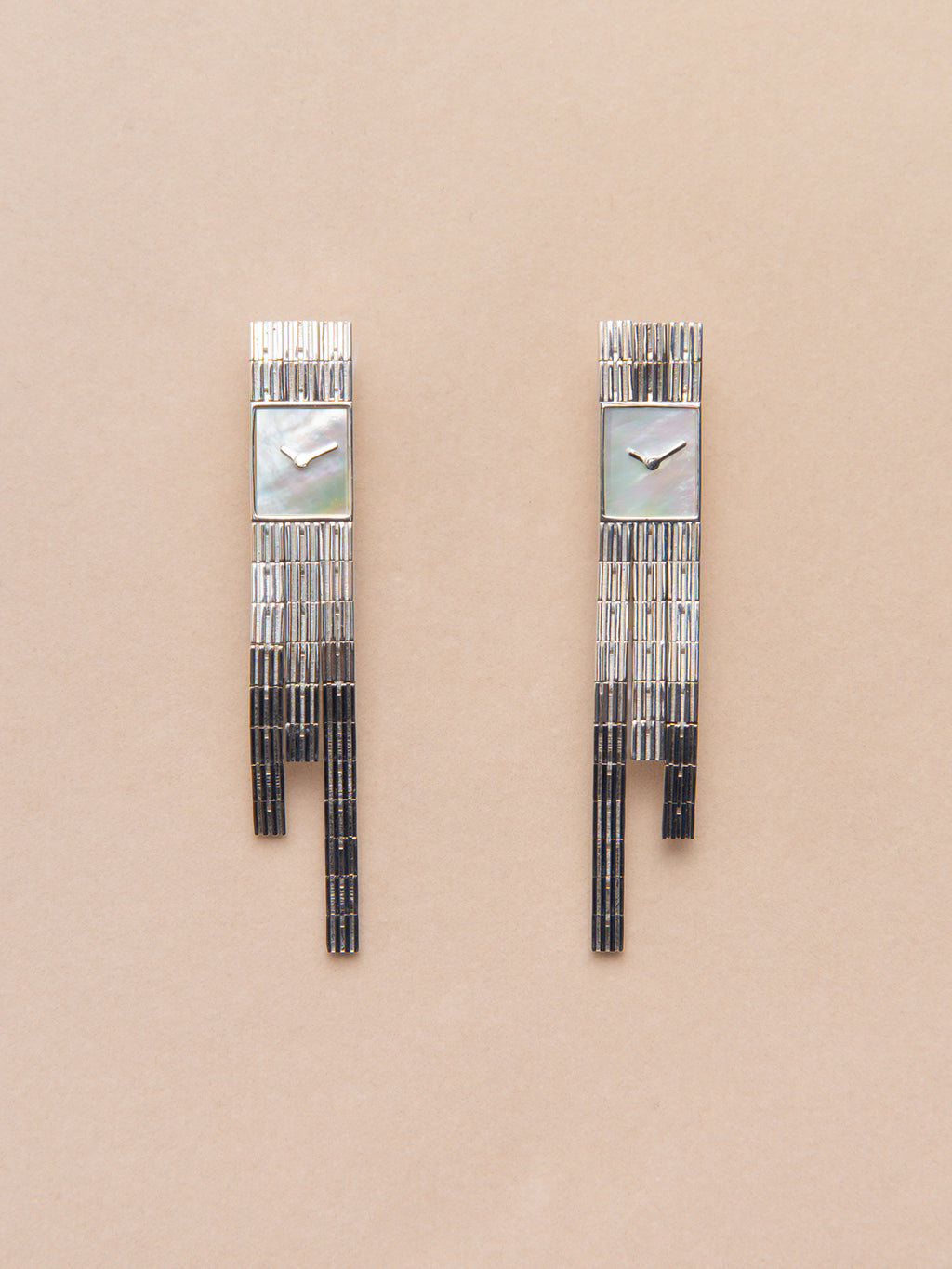 WATCH PLATE PEARL EARRINGS