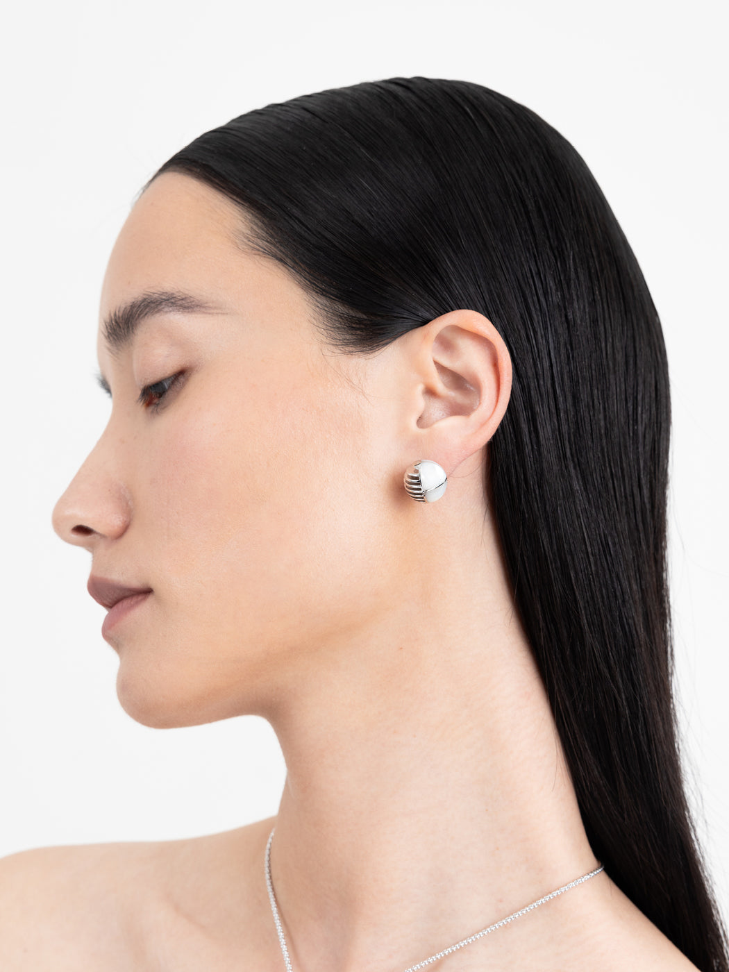MICROPHONE PEARL EARRINGS
