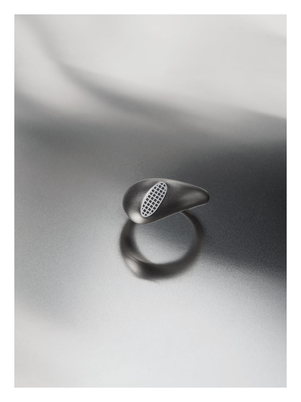 MELTING METAL RING
