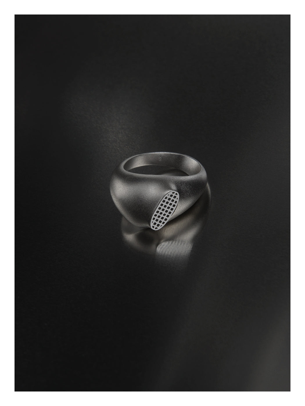 MELTING METAL RING
