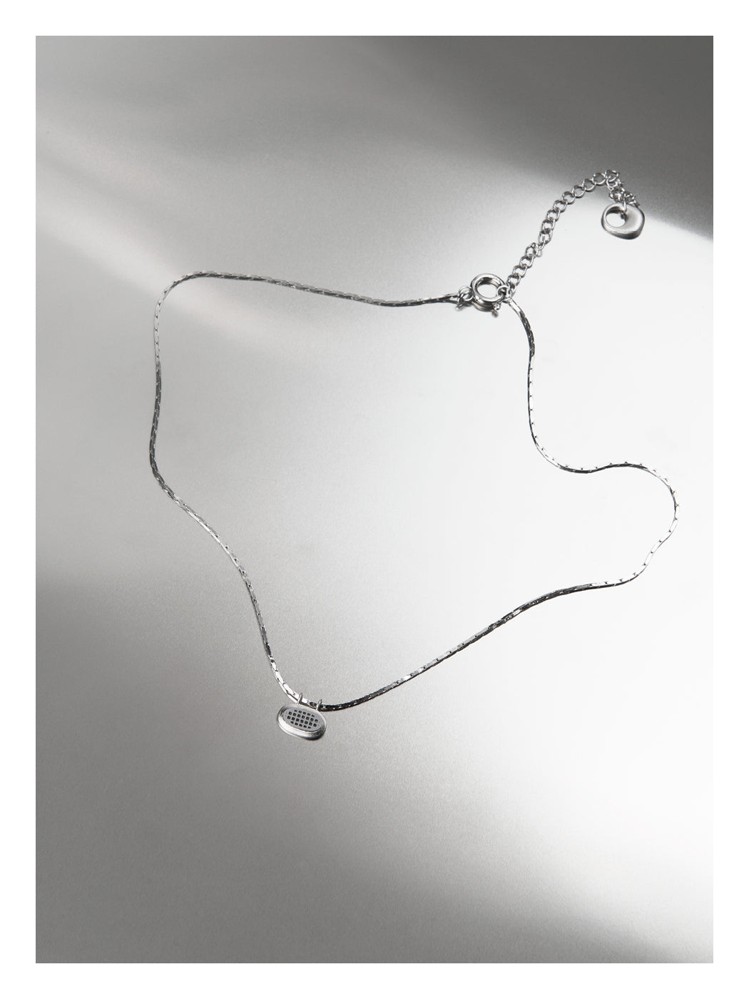 STEREO MESH CHOKER