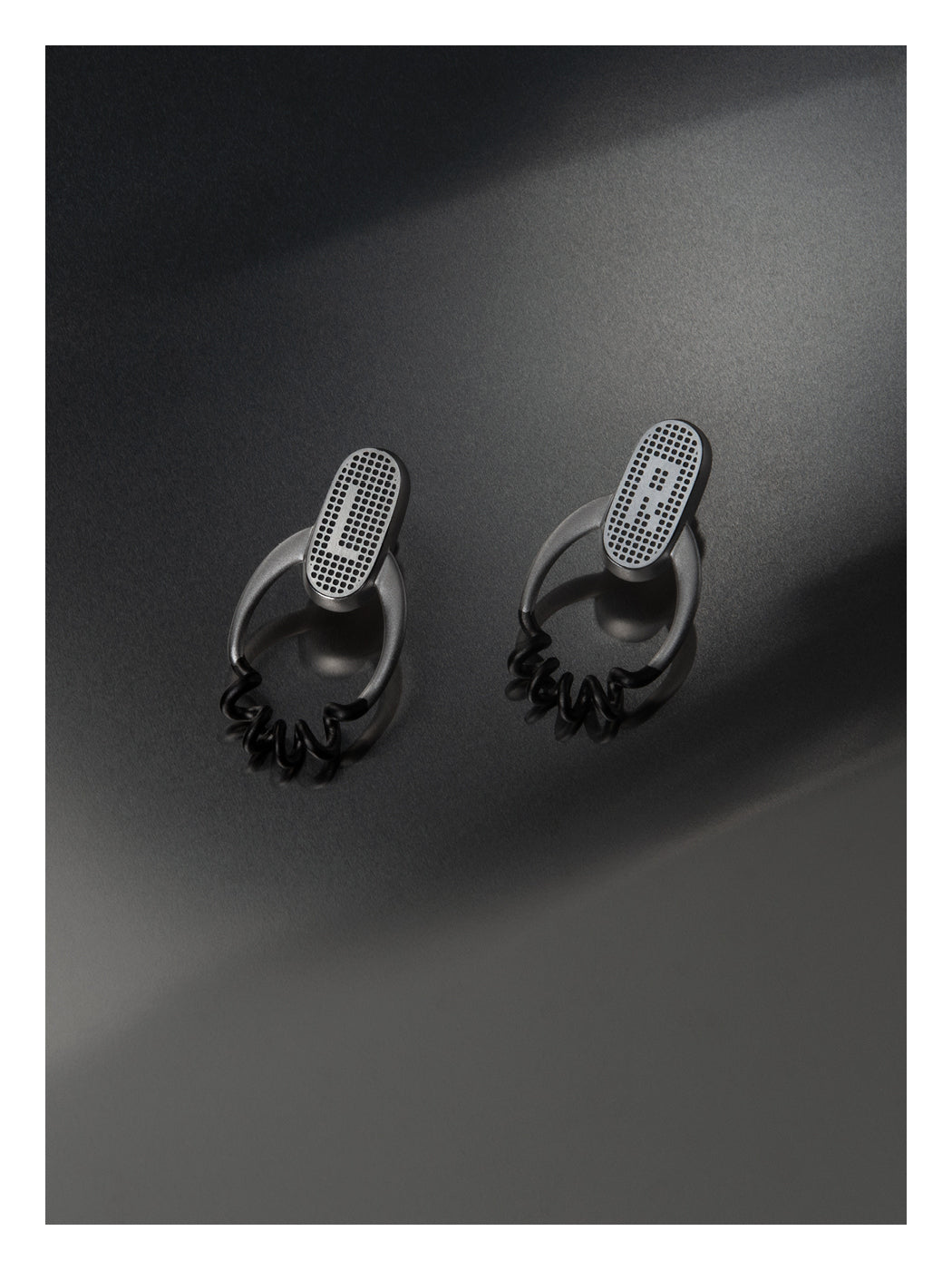 METAL COIL R EARRING
