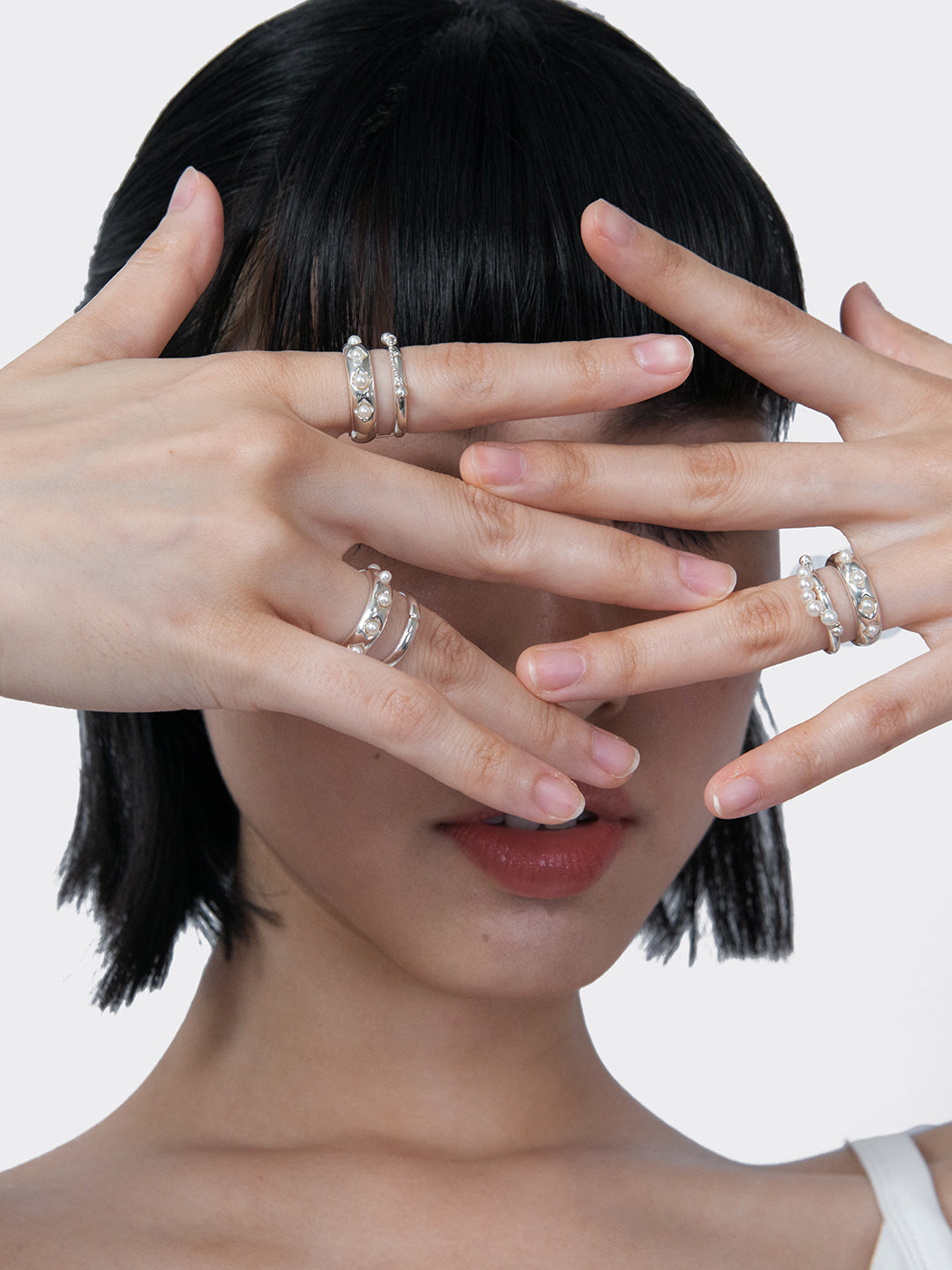 THE WHITE RING 04